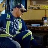 Jak sprawdzić poziom oleju hydraulicznego w koparce: 8 kroków