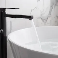Czarna bateria wannowa Grohe: Elegancja w Twojej łazience