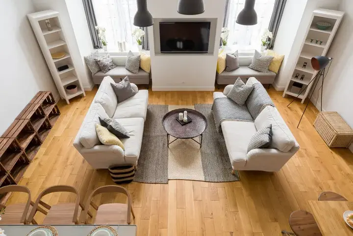 Pokrowce na sofy: Jak odmienić salon w 5 minut?