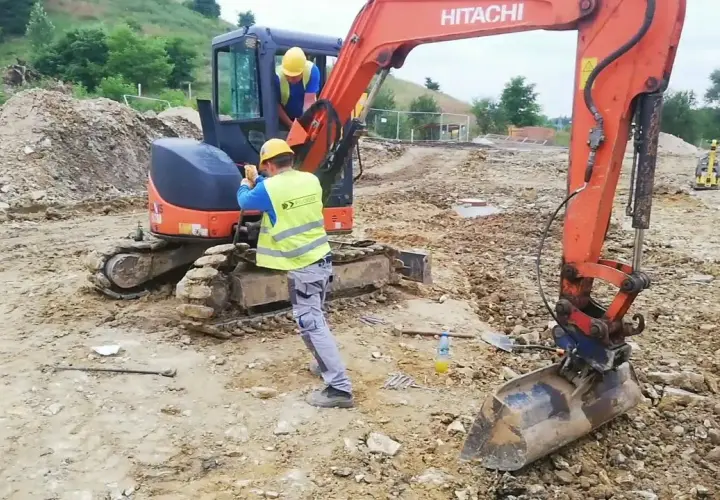 Jak założyć gąsienice w koparce: 8 kroków do bezpiecznego montażu