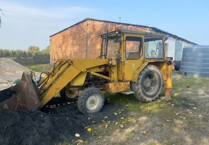 Koparko-ładowarka Ostrówek KTO-162: historia, specyfikacja, ceny