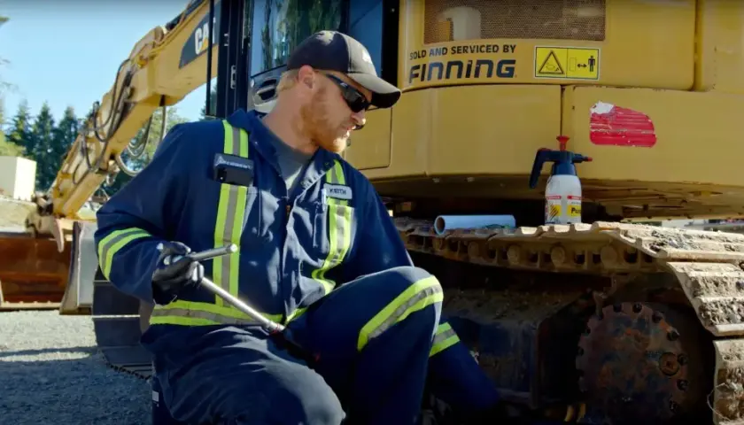 Jak sprawdzić poziom oleju hydraulicznego w koparce: 8 kroków