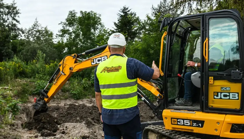 Koparko-ładowarka klasa 3: Pełne uprawnienia i możliwości