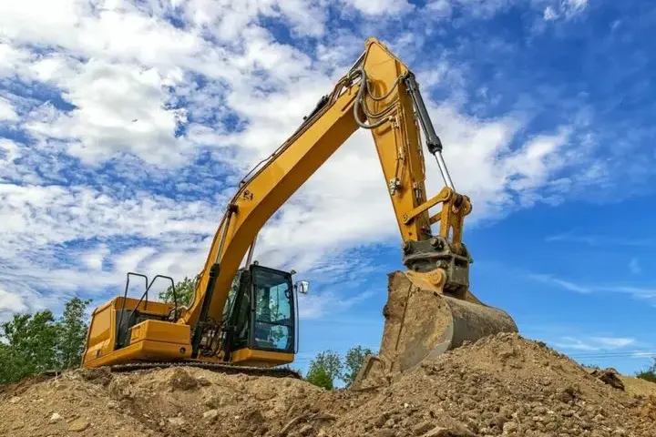 Jaki olej hydrauliczny do koparki? Wybierz najlepszy dla maszyny