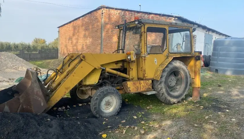 Koparko-ładowarka Ostrówek KTO-162: historia, specyfikacja, ceny