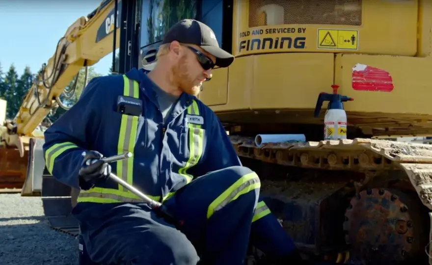 Jak sprawdzić poziom oleju hydraulicznego w koparce: 8 kroków