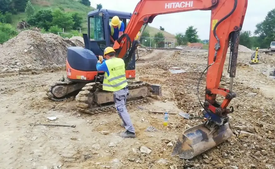 Jak założyć gąsienice w koparce: 8 kroków do bezpiecznego montażu