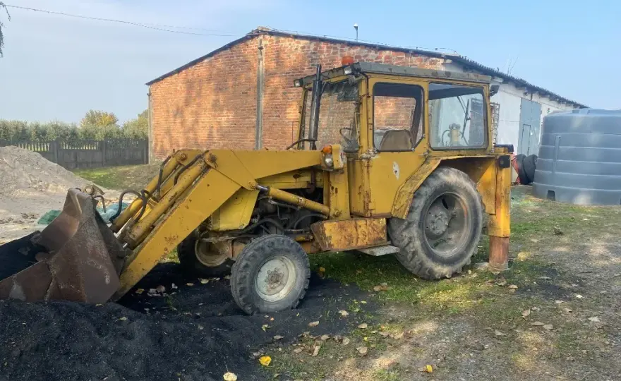 Koparko-ładowarka Ostrówek KTO-162: historia, specyfikacja, ceny